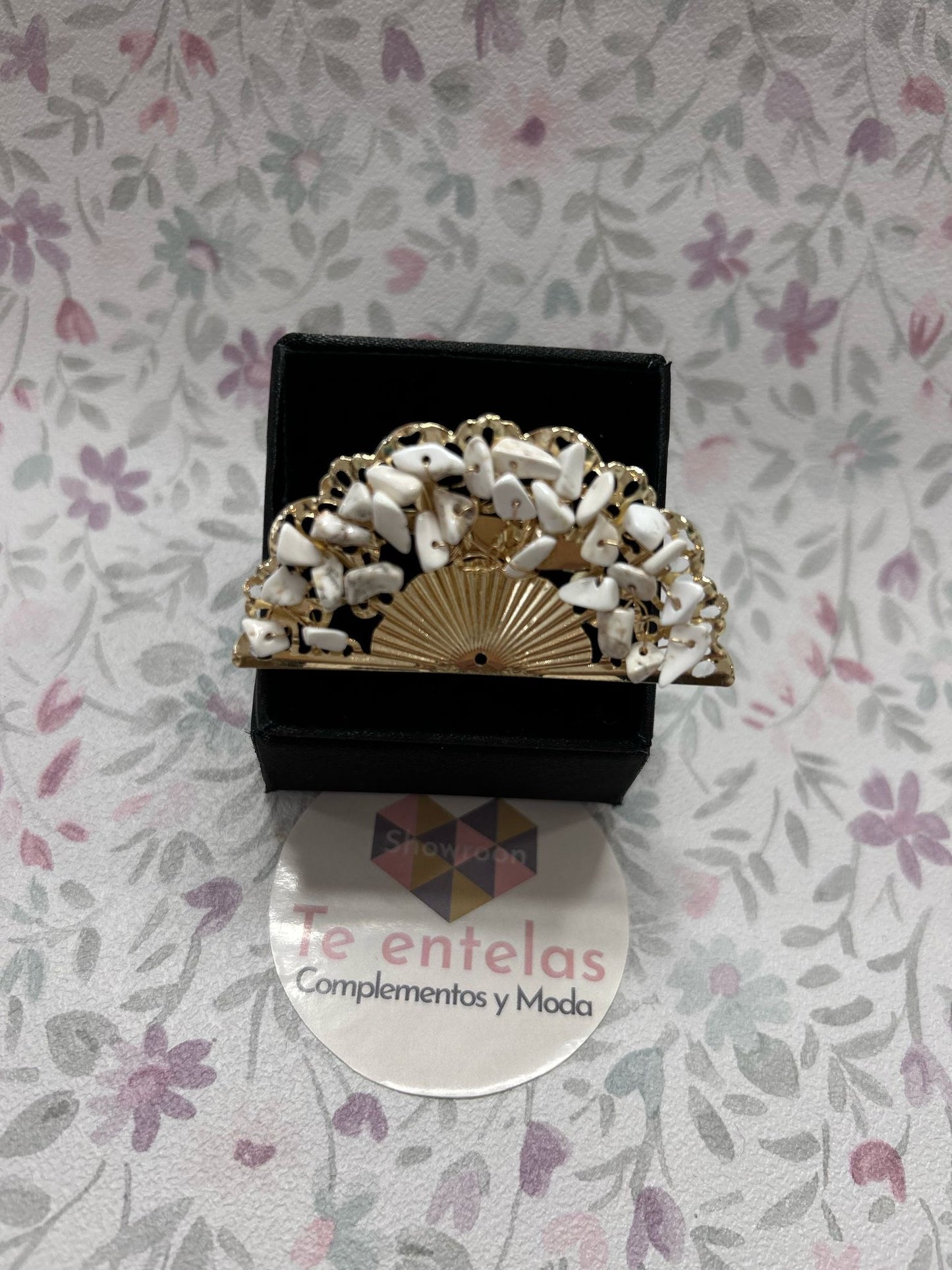 Broche real